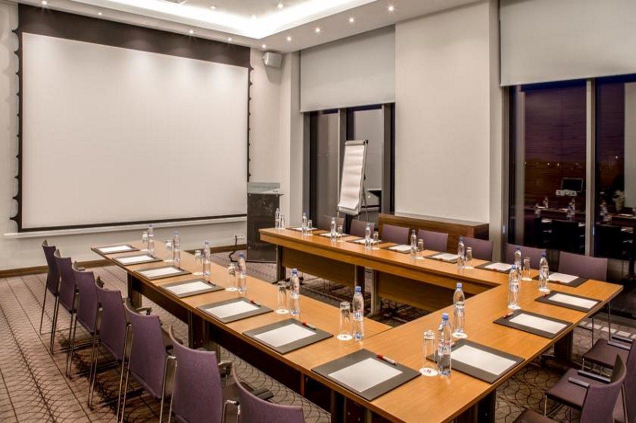 Minsk Marriott Hotel Buitenkant foto