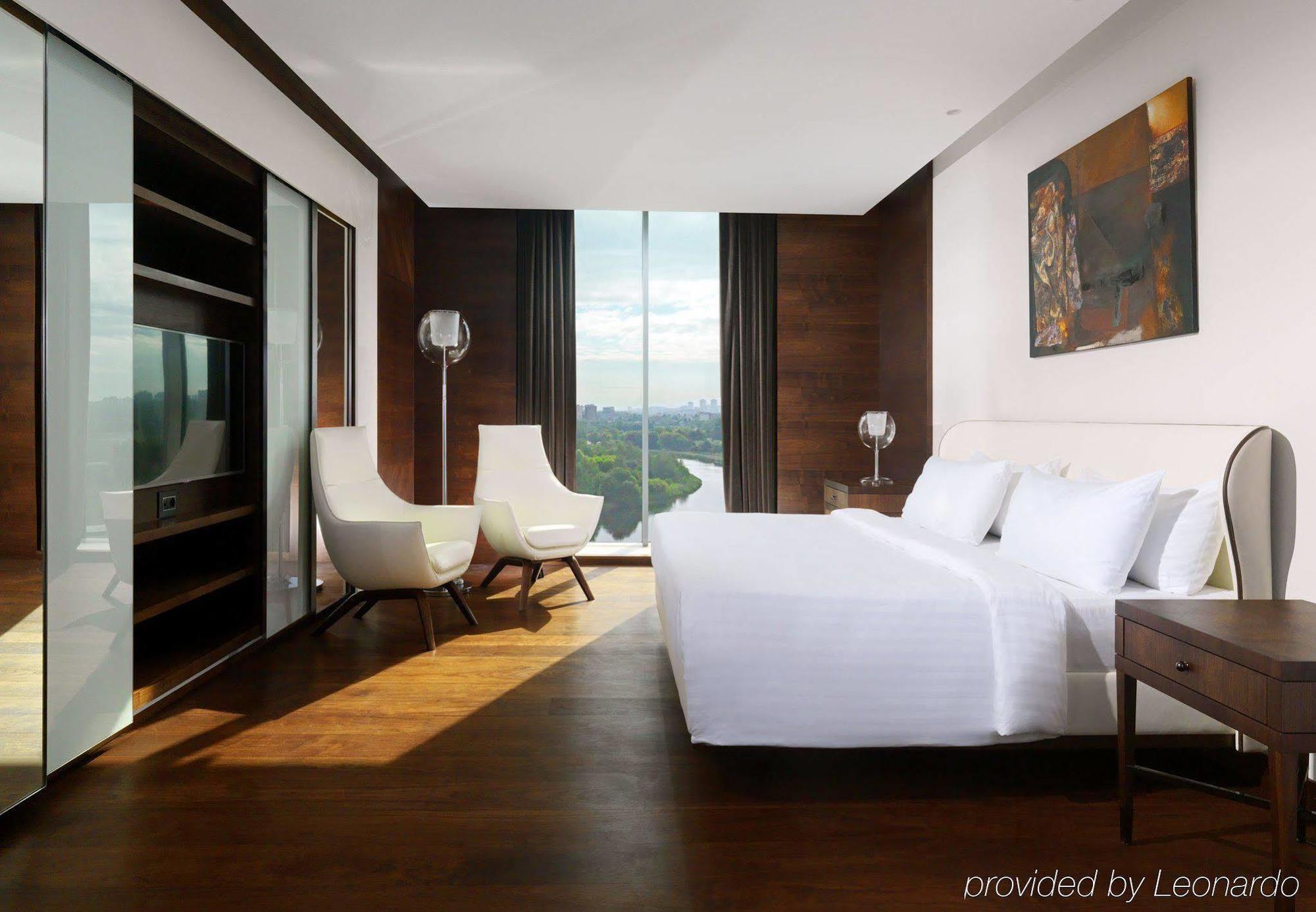 Minsk Marriott Hotel Buitenkant foto
