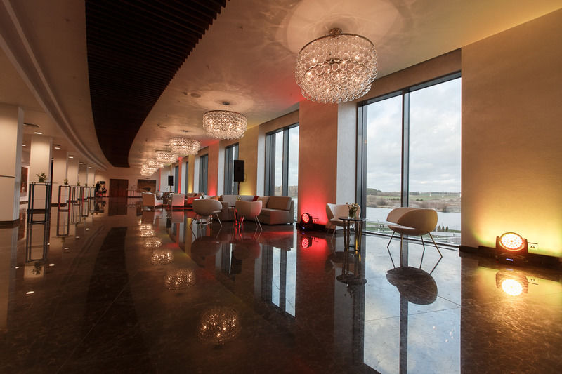 Minsk Marriott Hotel Buitenkant foto
